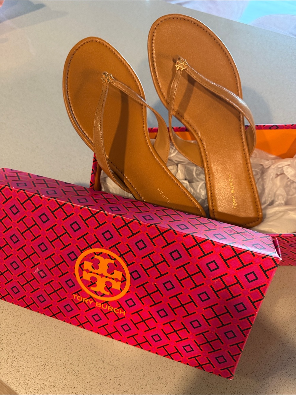 Tory Burch Classic Flip Flop (Goat Leather, Caramel Corn)